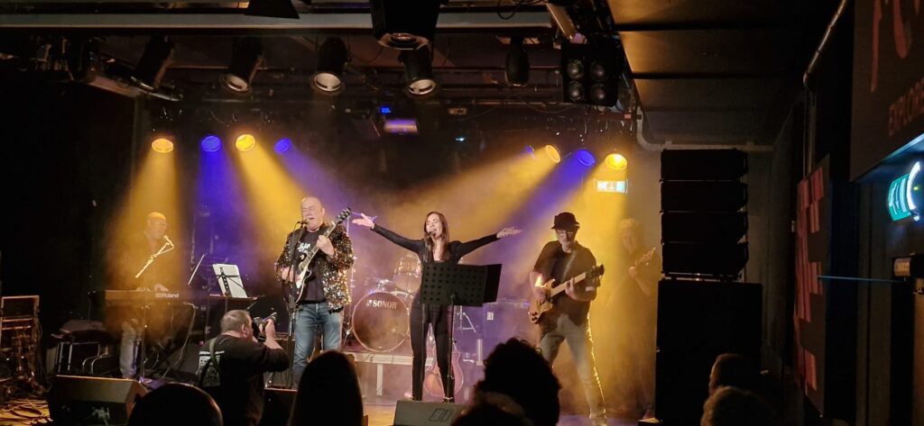 Live optreden Guilty Compliments
